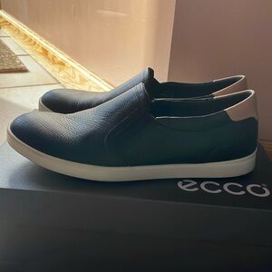 Black Leather Ecco Leisure Slip ons